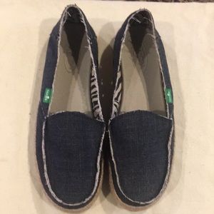SANUK. Boatshoe Slip on, Blueish Grey Canvas material/ a rattan trim. Like New